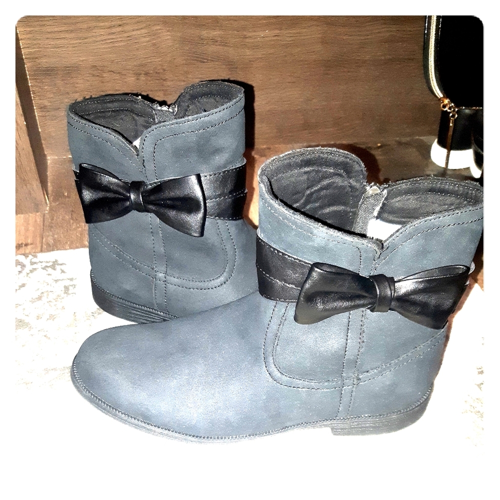 Ugg short boots